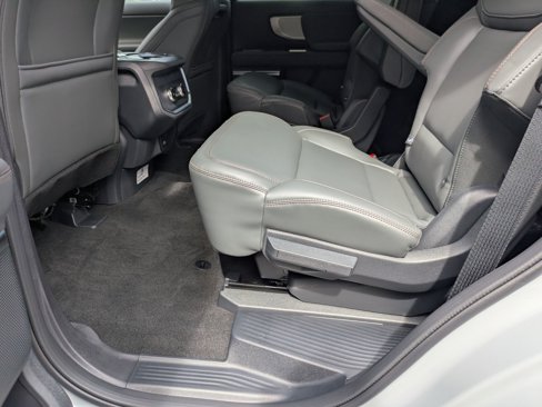 New 2025 Ford Expedition Active image 28