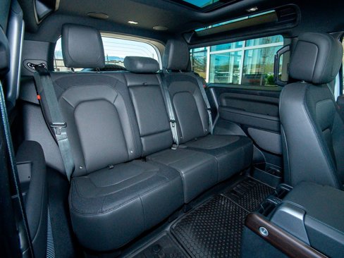 New 2024 Land Rover Defender 90 X-Dynamic SE image 44
