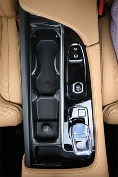 Used 2024 Volvo XC90 B6 Ultimate w/ Lounge Package image 11