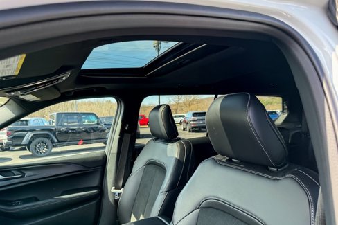 New 2025 Jeep Grand Cherokee L Altitude image 14