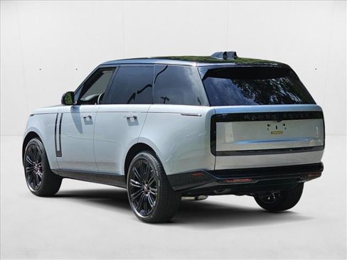 New 2025 Land Rover Range Rover SE image 9