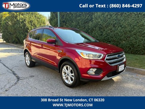 Used 2017 Ford Escape SE w/ Equipment Group 201A image 4