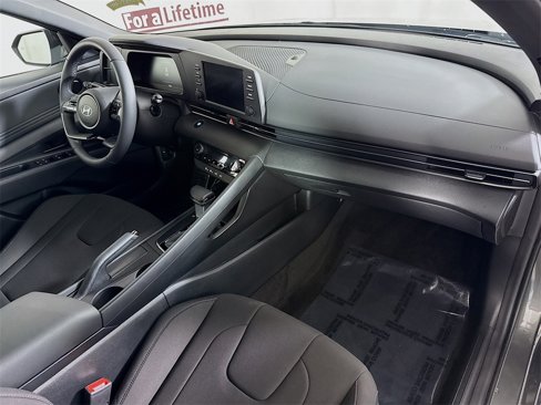 Certified 2025 Hyundai Elantra Sport image 30