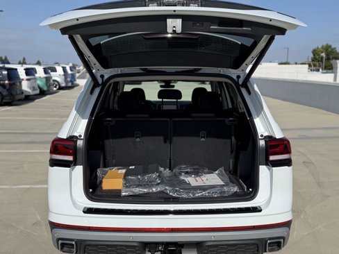 New 2025 Volkswagen Atlas Peak Edition SE image 13