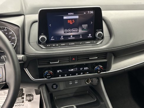 Used 2025 Nissan Rogue SV image 21