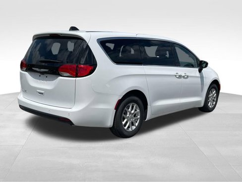 New 2026 Chrysler Voyager LX image 3