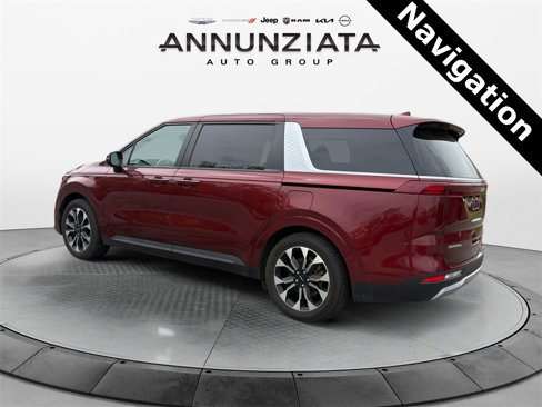 Used 2024 Kia Carnival EX image 3