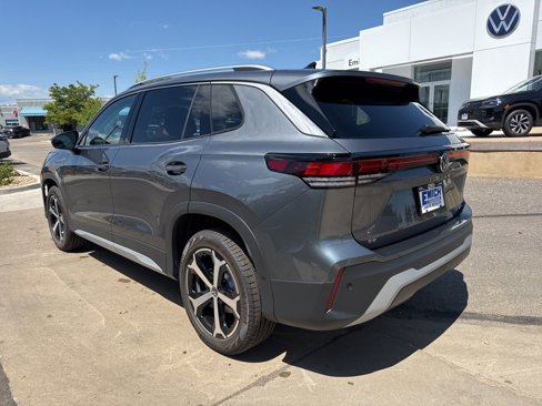 New 2025 Volkswagen Tiguan SE image 3