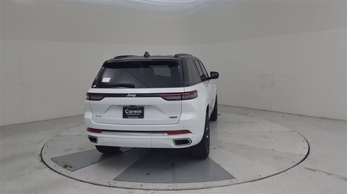 New 2025 Jeep Grand Cherokee Summit image 13