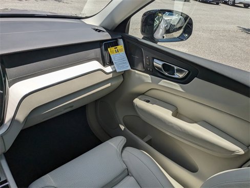 New 2026 Volvo XC60 B5 Ultra w/ Climate Package image 18
