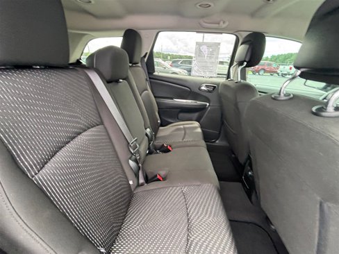 Used 2019 Dodge Journey SE image 18