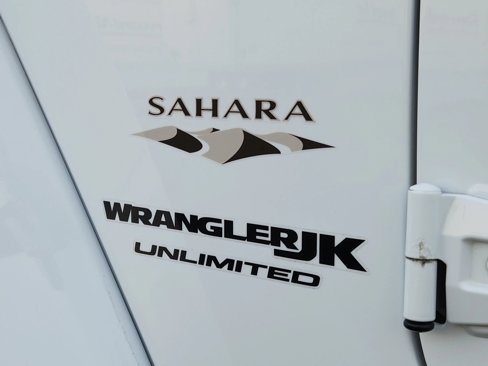 Used 2018 Jeep Wrangler Unlimited Sahara w/ Connectivity Group image 6
