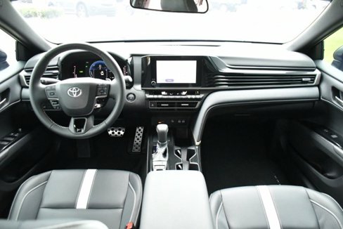 Used 2025 Toyota Camry SE image 10