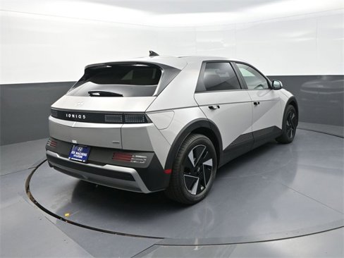 New 2025 Hyundai Ioniq 5 SE image 8