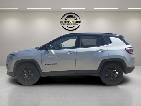Used 2024 Jeep Compass Latitude w/ Convenience Group image 4