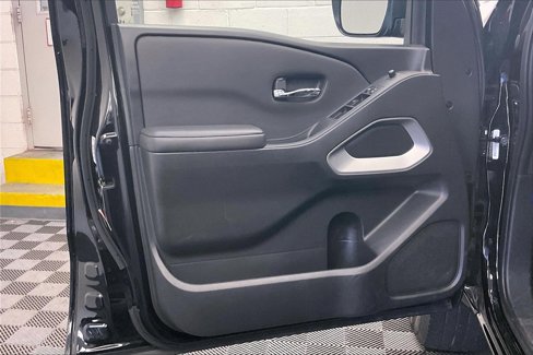 Used 2024 Nissan Frontier SV image 22