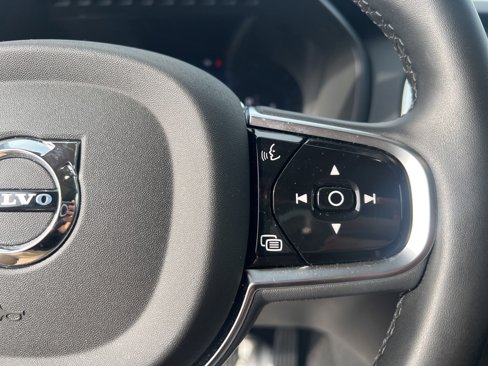 Certified 2025 Volvo XC90 B5 Core image 18