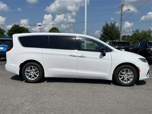 New 2025 Chrysler Pacifica Select image 8