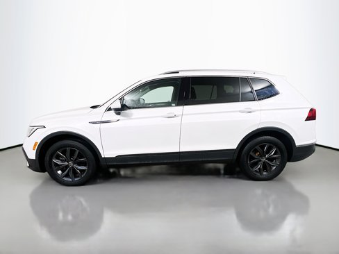 Used 2023 Volkswagen Tiguan SE image 9