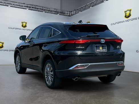 Used 2021 Toyota Venza XLE image 3