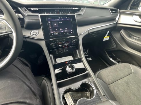 New 2025 Jeep Grand Cherokee L Altitude image 10
