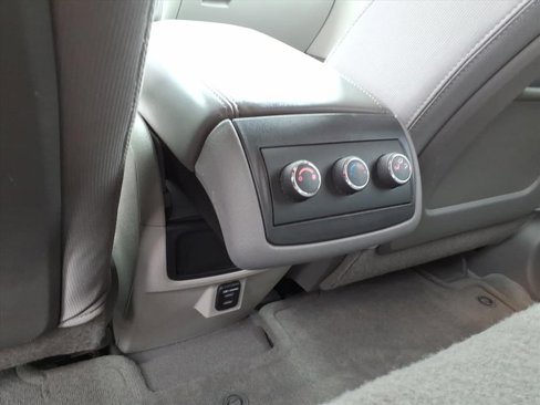 Used 2015 GMC Acadia SLE image 35