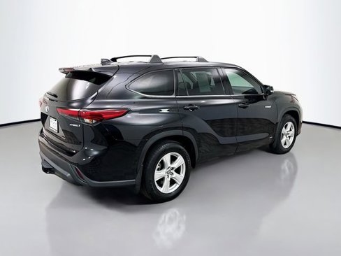 Used 2021 Toyota Highlander LE image 7