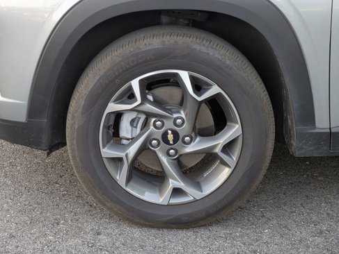 Used 2025 Chevrolet Trax LT image 11