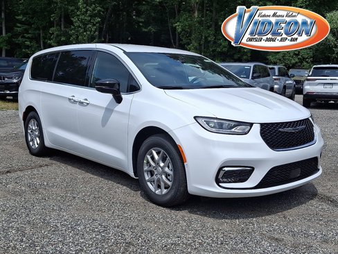 New 2026 Chrysler Pacifica Select image 1