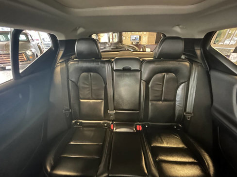 Used 2023 Volvo XC40 B5 Plus image 25