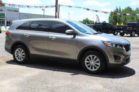 Used 2017 Kia Sorento L image 10