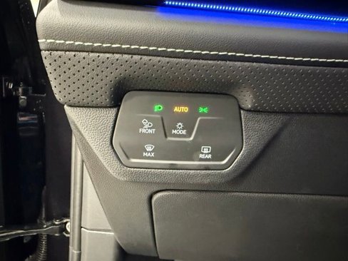 Certified 2025 Volkswagen Atlas SEL image 11