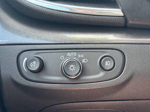Used 2019 Buick Encore Essence image 25