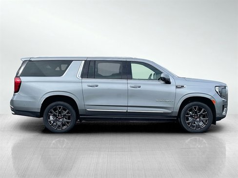 Used 2024 GMC Yukon XL Denali w/ Advanced Technology Package image 2