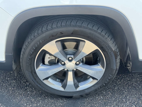 Used 2019 Jeep Cherokee Limited w/ Trailer Tow Group image 17