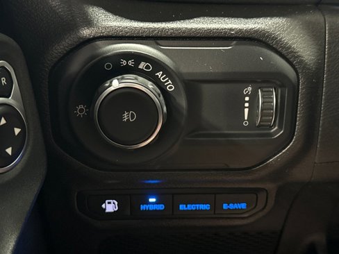 Used 2023 Jeep Wrangler Unlimited Sahara w/ Cold Weather Group image 35