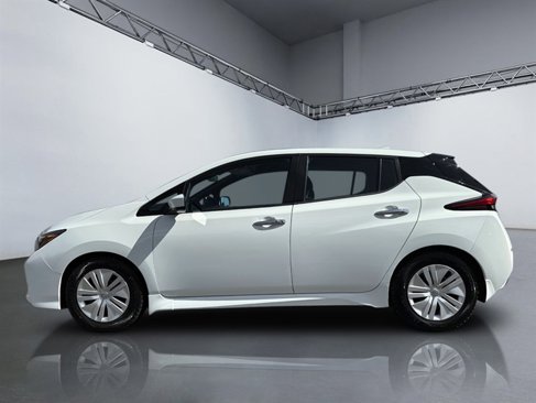 Used 2023 Nissan Leaf S image 2