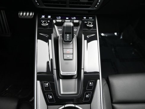 Certified 2025 Porsche 911 Carrera image 9
