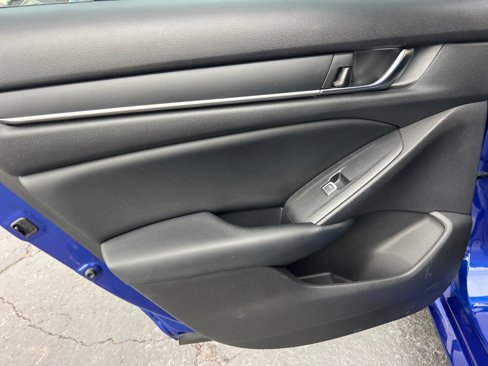Used 2018 Honda Accord Sport image 13