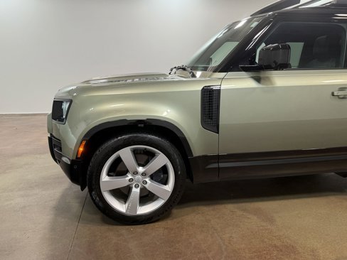 Used 2024 Land Rover Defender 90 X-Dynamic SE image 38