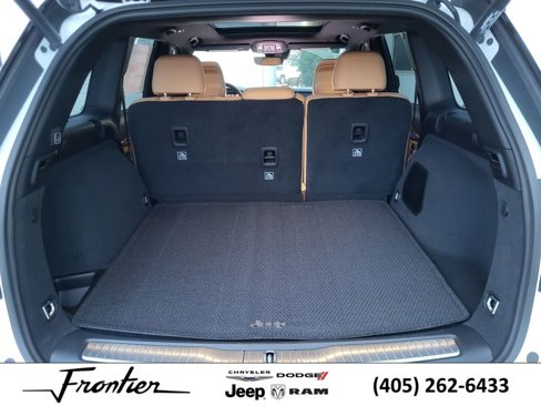 New 2025 Jeep Grand Cherokee Summit image 28