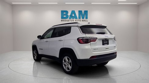Used 2024 Jeep Compass Latitude image 5