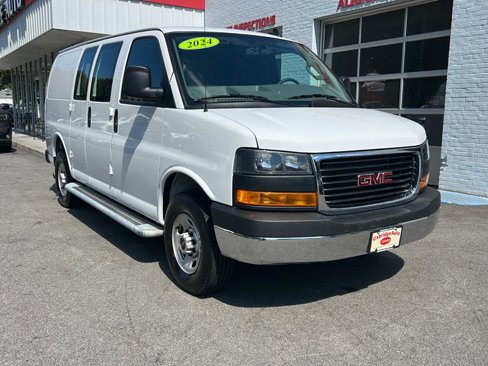 Used 2024 GMC Savana 2500 w/ Driver Convenience Package image 2