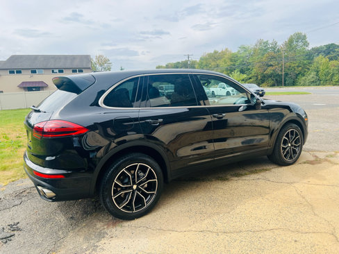 Used 2018 Porsche Cayenne S image 8