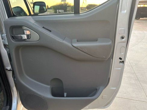 Used 2018 Nissan Frontier SV image 32
