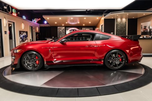 Used 2021 Ford Mustang Shelby GT500 w/ Carbon Fiber Track Pack image 18