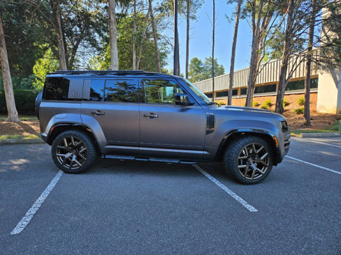 Used 2025 Land Rover Defender 110 image 17