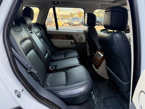 Used 2020 Land Rover Range Rover HSE image 17