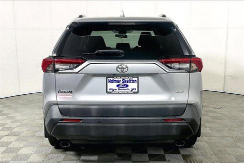 Used 2019 Toyota RAV4 XLE image 4