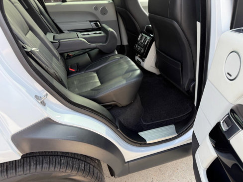 Used 2016 Land Rover Range Rover HSE image 33